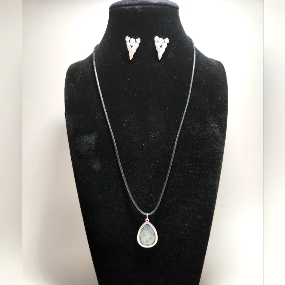 Source Unknown fun necklace